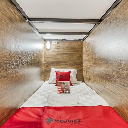 Reddoorz Hostel @ Feliz Noche Cengkareng Τζακάρτα Εξωτερικό φωτογραφία