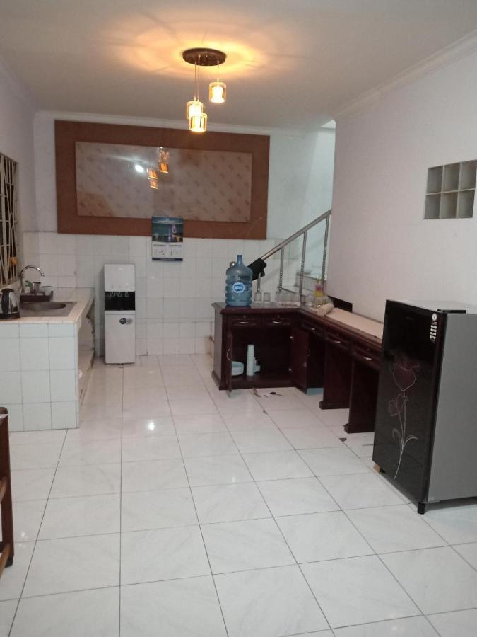 Reddoorz Hostel @ Feliz Noche Cengkareng Τζακάρτα Εξωτερικό φωτογραφία