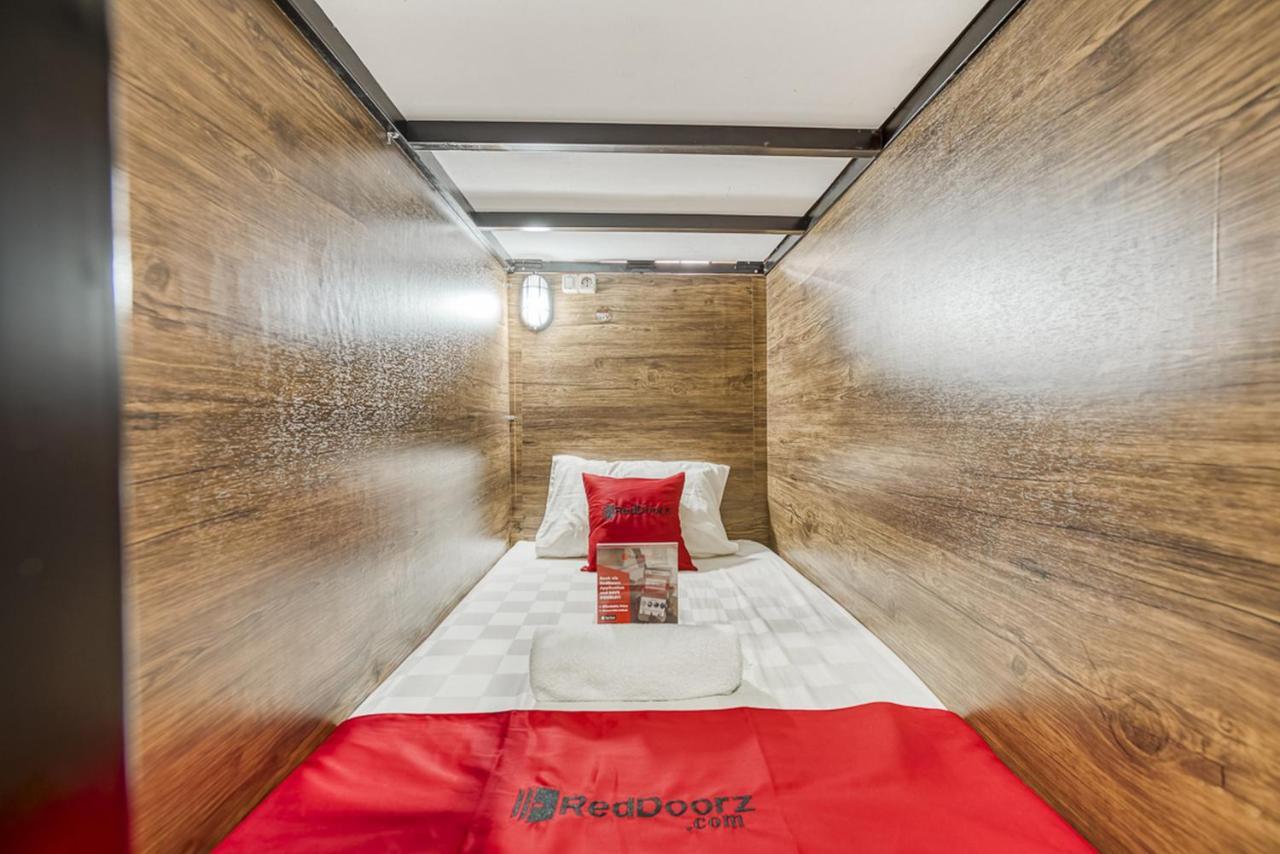 Reddoorz Hostel @ Feliz Noche Cengkareng Τζακάρτα Εξωτερικό φωτογραφία