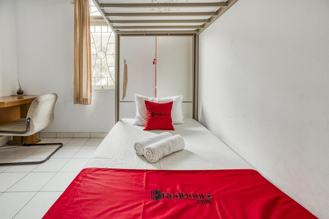Reddoorz Hostel @ Feliz Noche Cengkareng Τζακάρτα Εξωτερικό φωτογραφία